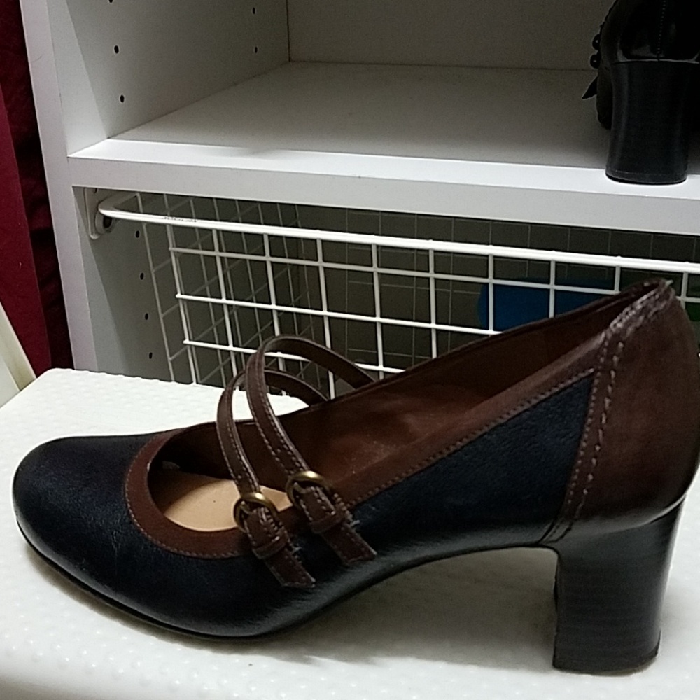 Shoes - Picture 6 of 7